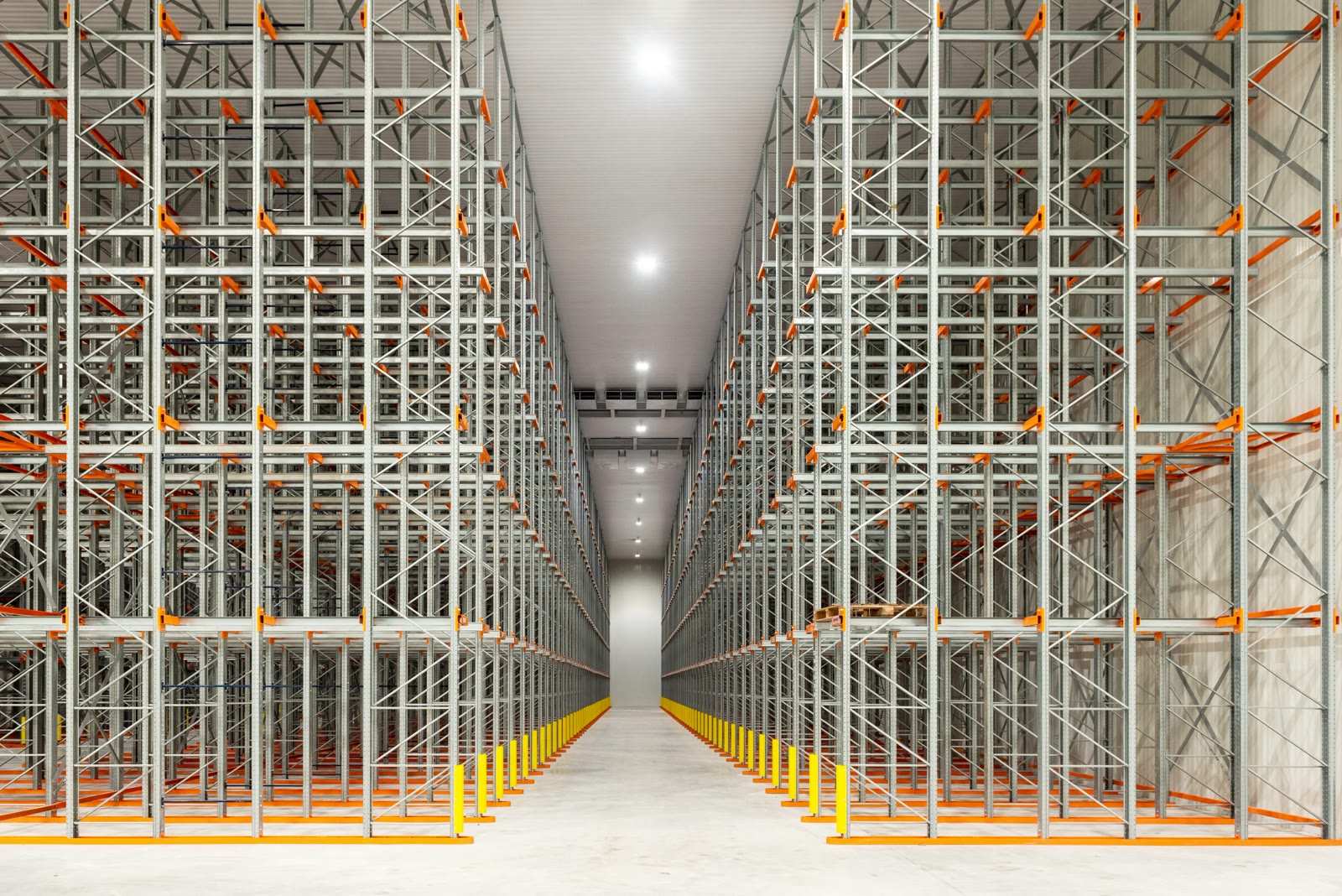Centro de distribución con sistema recirculado 0